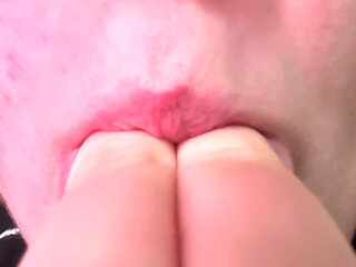 Hot German with Big Lips Blows