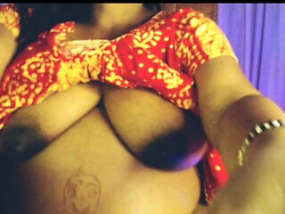 Hot Sexy Girl Shows Big Tits Pussy