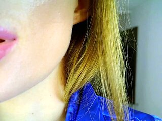 Close up MILF masturbation