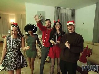 Hunt4k. gorgeous santa