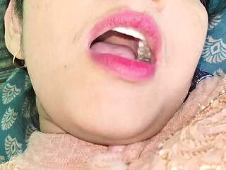 I gave complete satisfaction to my step sister'_s pussy when she called me to romance in her bedroom.