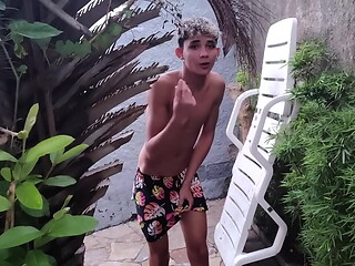 Madastra seduz seu ENTIADO com sua Bunda enorme seu. Irm&atilde_ozinho virgem punheteiro fica espiando foi aquele sexo em p&uacute_blico cons 2 ENTIADO ( veja no fechado