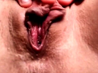 Close up solo beauty fucking her pussy