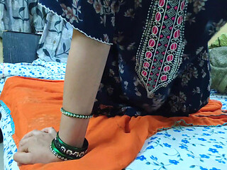 Bhabhi ko mc mai hi condom laga kar choda