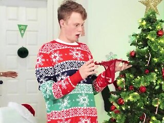 Stepmom with a round booty gets fucked by a skinny nerd