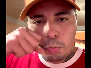 Mientras veo como se cogen a mi novio, yo les preparo caf&eacute_