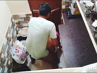 Pani ne bada aur mota dragan condom laga kar meri chut maar li