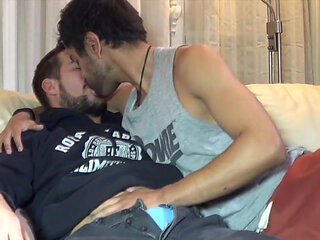 Beleyen fucked bareback by big cock of Flo