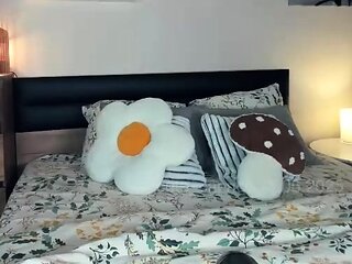 Amateur Webcam Teen Flashes Masturbates