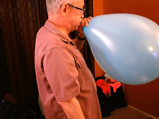 154) Big Round Balloon Fun w Kinky Daddy