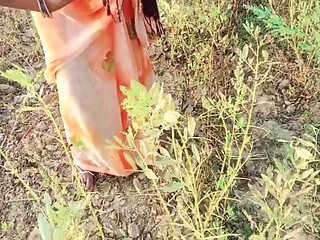 desi bhabhi khet me kam karte time chudai kiya