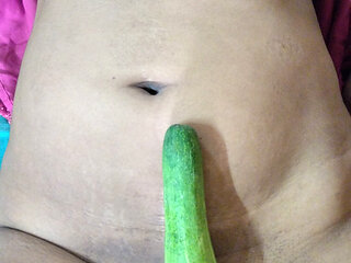 Desi saira beautiful bhabhi ghar per koi nahi hai cucumber se masturbating