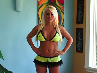 Big Tit Blonde Flexes for Cum