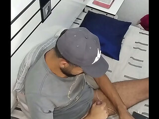 CAMERA ESCONDIDA PUNHETA VENDO PORNO - COMPLETO NO RED