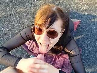 Anne-Eden - UNCUT - Spermastau auf der Stra-e umblasen