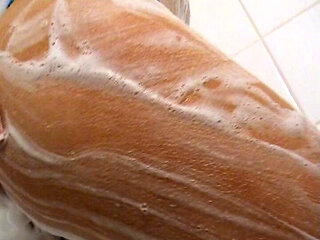 Lisa Nuta in the Shower