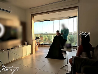 MAIOR CORNO DO BRASIL - Chamei um barbeiro para fazer meu cabelo em casa e a Puta da minha esposa recebeu ele s&oacute_ de calcinha socada na buceta e top transparente