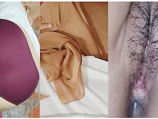 Ngentot Cewek Cantik Jilbab Muslimah Tanpa Kondom. Dia Tak Mau Lepas Hijab Saat Ngentot-evesyantika