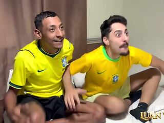 E foi assim que assisti Brasil x Haiti com meu parceiro viado