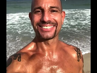 THE HAPPY BEACH BODY PORNSTAR MAXXX LOADZ