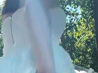 I Like to Walk Along the Street Like a Princess