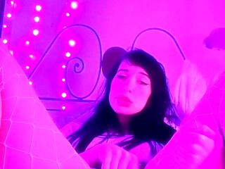 Stunning brunette amateur babe anne masturbating