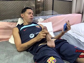 PRIMO HETERO BATENDO UMA E RESOLVI ALIVIAR ELE 2