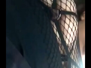 Exhibicionismo - Me encanta mostrar mis grandes tetas en coche y me pone bien caliente lo que me dicen  cuando me ven