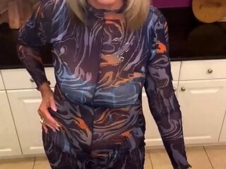 Hot Brunette mature Webcam Masturbation