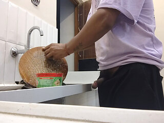 While working in the kitchen tote, I wanted to have sex.