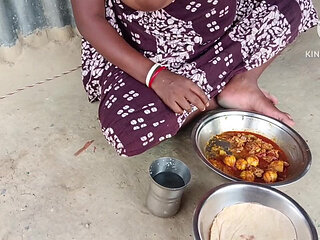 Desi Bhabhi Ate Roti with Chicken and Had Fun