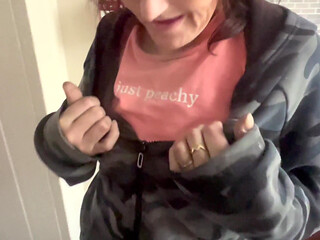 Pro Gumjob Lets Me Blow a Load in Her Hot Mouth.