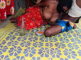 Desi bhabhi sharab pee kar land chusa