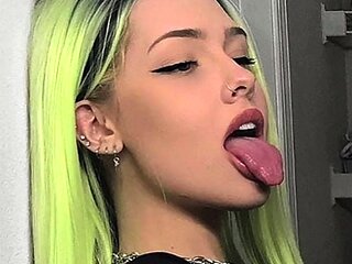 Amateur Webcam Teen Masturbates And Teases