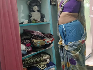 Desi Village wife sare vering showing