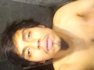COZY PEEING IN THE BATHROOM MEANS TRAS I SHOW YOU MY BODY