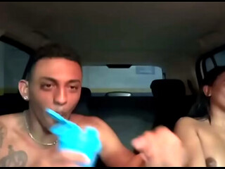 Casal bem safados estavam transando no estacionamento do restaurante (COMPLETO NO RED)