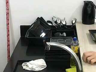 Faxineira Chupou Meu Pau Na Cozinha