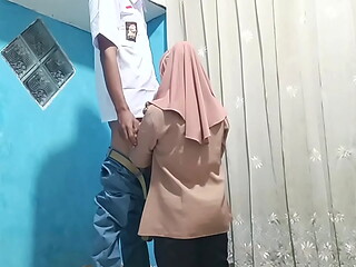 Murid ngentot bu guru ketika pulang sekolah