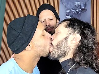 RJ MALE VIDEOS - Fantastic Kissing Orgy Between Hot Friends