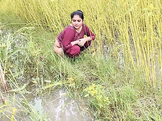 Video of hardly fucking a beautiful Indian auntie from the village at her home.