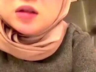 Amateur GF with big jugs under her traditional jilbab has a wild time.