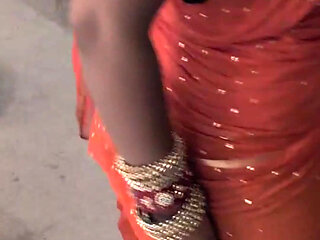 Curvy Brown Ass Bhabhi in Saree