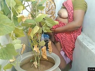 Desi Bhabi and Her Boyfriend Outdoor Sex in Shari