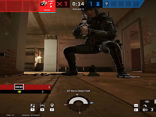 Ela uses dildo