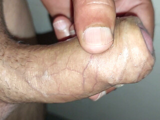 gives me handjob