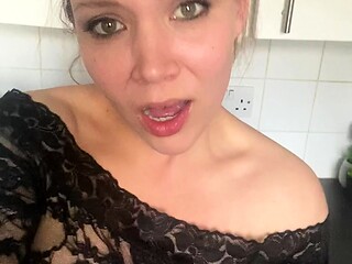 Amateur webcam girl masturbate big dildo