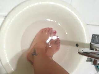 Baking Soda and Sugar Scrub for Soft Feet