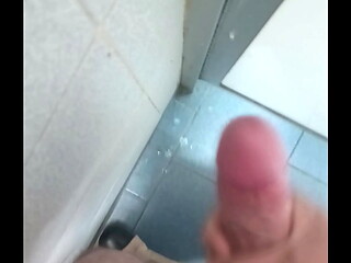 Aburrido y estresado por el trabajo me escapo a jal&aacute_rmela al ba&ntilde_o.