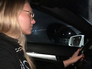 Siswet Loves Outdoor Pissing - Dutch MILF Golden Shower in Public